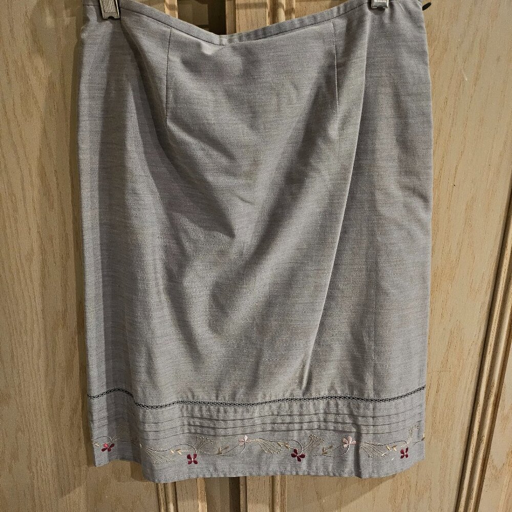 Anne Taylor size 6 petite skirt